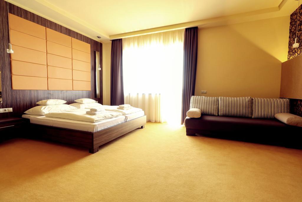 Hotel Ipari Park Panzió Szolnok Esterno foto