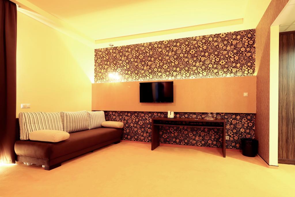 Hotel Ipari Park Panzió Szolnok Esterno foto