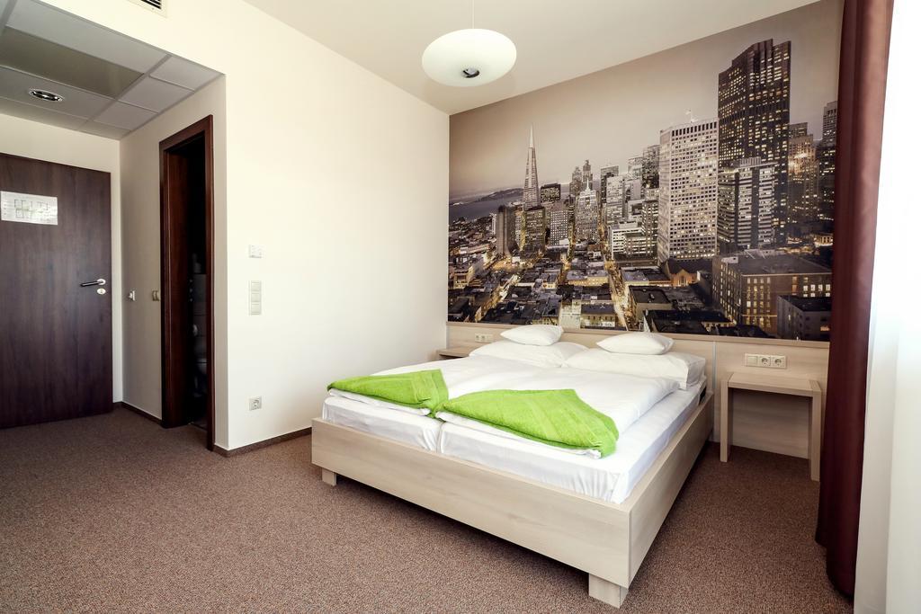 Hotel Ipari Park Panzió Szolnok Esterno foto