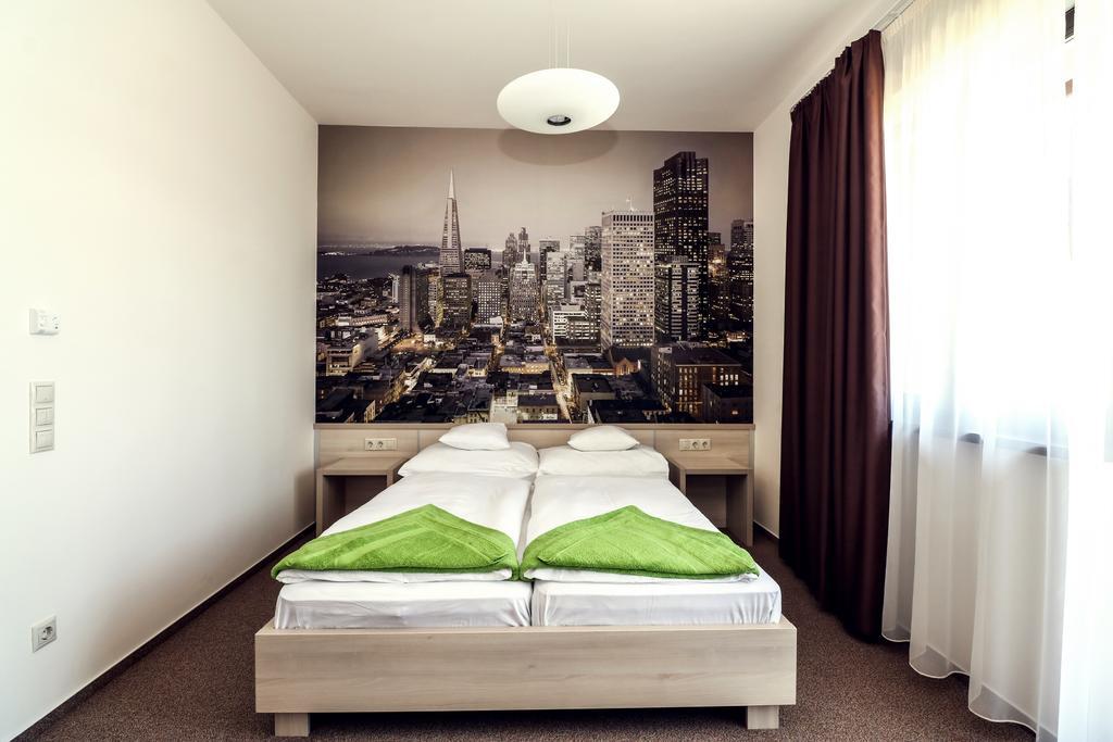 Hotel Ipari Park Panzió Szolnok Esterno foto