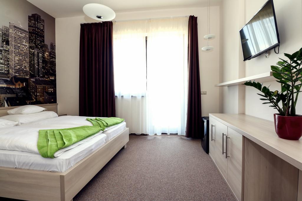 Hotel Ipari Park Panzió Szolnok Esterno foto
