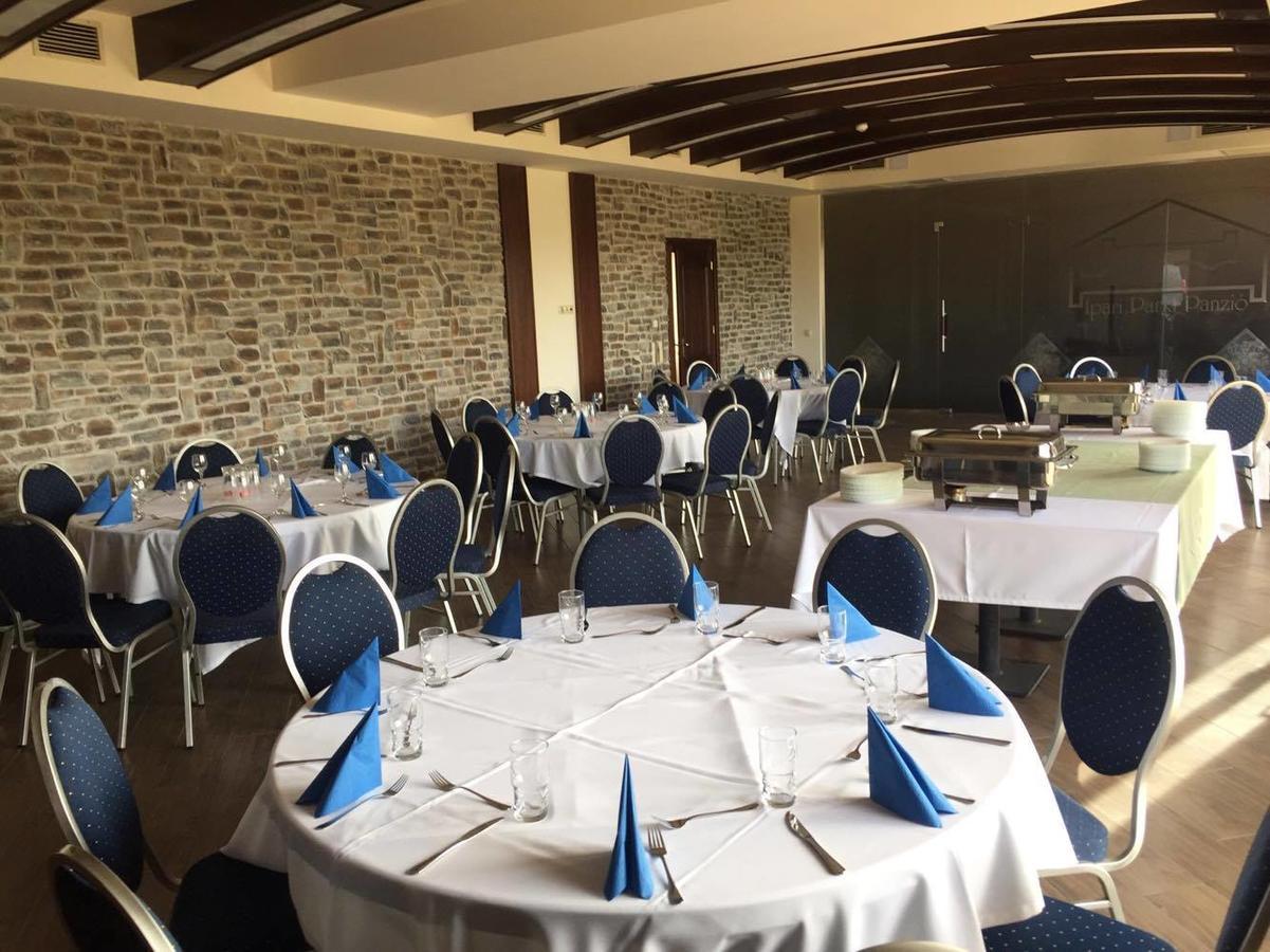 Hotel Ipari Park Panzió Szolnok Esterno foto