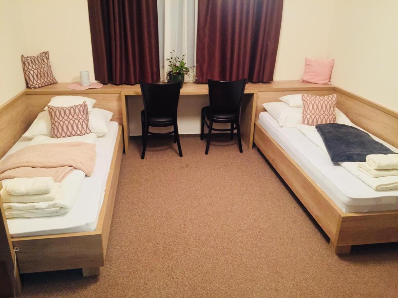 Hotel Ipari Park Panzió Szolnok Esterno foto
